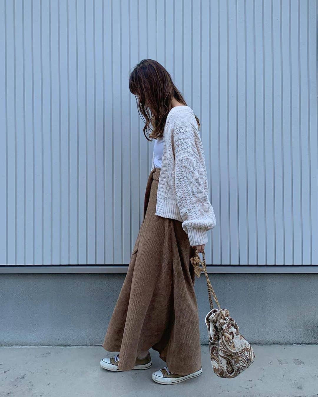 natsumi ♥︎さんのインスタグラム写真 - (natsumi ♥︎Instagram)「2020/02/08 . . 今日は天気もよかったので ムーミンバレーパークへ。 だけどやっぱり寒かったぁ〜😂😂 . . . #ケーブルショートカーディガン #ウエストリボンコーデュロイフレアスカート #fifth @fifth_store #フィフス #fifthtl . 形が可愛いカーディガンにコーデュロイスカート❤️ 春先まで使える😊✨ 今なら40%offクーポン出てました☝️ . .」2月8日 19時30分 - natsu420