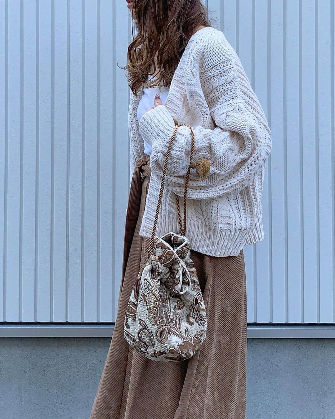 natsumi ♥︎さんのインスタグラム写真 - (natsumi ♥︎Instagram)「2020/02/08 . . 今日は天気もよかったので ムーミンバレーパークへ。 だけどやっぱり寒かったぁ〜😂😂 . . . #ケーブルショートカーディガン #ウエストリボンコーデュロイフレアスカート #fifth @fifth_store #フィフス #fifthtl . 形が可愛いカーディガンにコーデュロイスカート❤️ 春先まで使える😊✨ 今なら40%offクーポン出てました☝️ . .」2月8日 19時30分 - natsu420