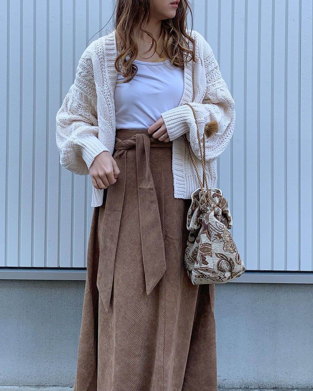 natsumi ♥︎さんのインスタグラム写真 - (natsumi ♥︎Instagram)「2020/02/08 . . 今日は天気もよかったので ムーミンバレーパークへ。 だけどやっぱり寒かったぁ〜😂😂 . . . #ケーブルショートカーディガン #ウエストリボンコーデュロイフレアスカート #fifth @fifth_store #フィフス #fifthtl . 形が可愛いカーディガンにコーデュロイスカート❤️ 春先まで使える😊✨ 今なら40%offクーポン出てました☝️ . .」2月8日 19時30分 - natsu420