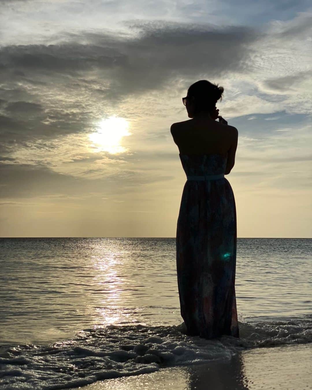 佐藤仁美のインスタグラム：「With the beautiful sunset.  #pamalican  #philippines  #island  #beach  #sunset #hospitality」