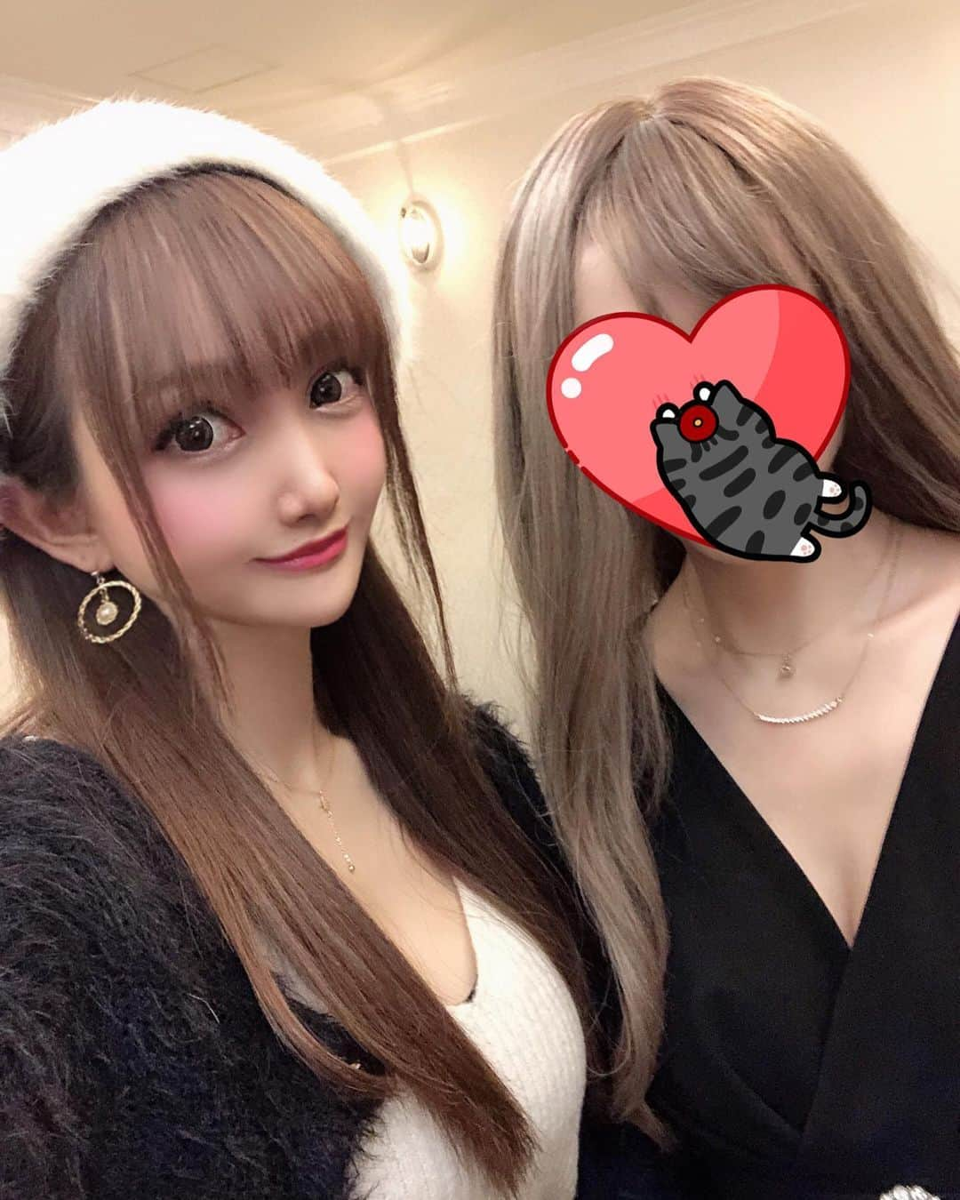 宇佐美あいりさんのインスタグラム写真 - (宇佐美あいりInstagram)「やっとお祝いコメント、メッセージ、DMなど全部読ませていただきました🥺💓みんなありがとう(*☻-☻*)💕誕生日当日は妹が仕事で欠席だったのでママがあいりん好みの可愛いお店を予約してくれて2人でフレンチを食べに行ってお祝いしてもらいました🐰💓また一つお姉さんになったあいりんをこれからもよろしくお願いします♡  #お祝い#誕生日#家族#ママ#親子#個室#貸し切り#happybirthday#birthday#バースデーケーキ#フレンチ#可愛い#お店#好み#お花柄#マーヴェラスパラディ#白金#また一つ#お姉さんになった#HappyAnniversary#japanesegirl#instadaily#instalike#igers #selfie#instagood#pleaselike#pleasefollow#followme#shibuyascramblesquare」2月8日 19時44分 - airi.usami_official