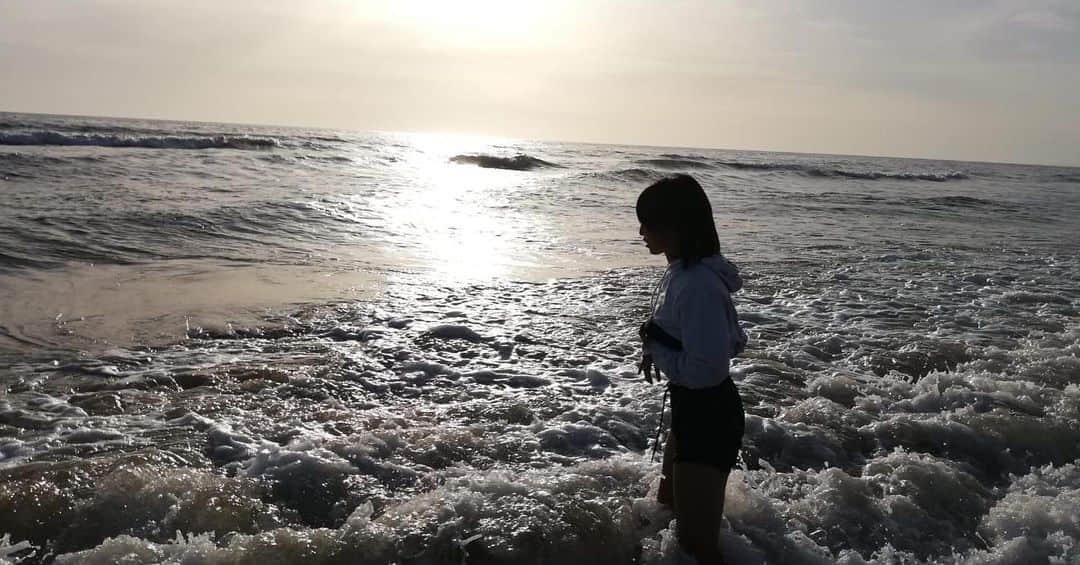 のインスタグラム：「海でアイシング🦵」