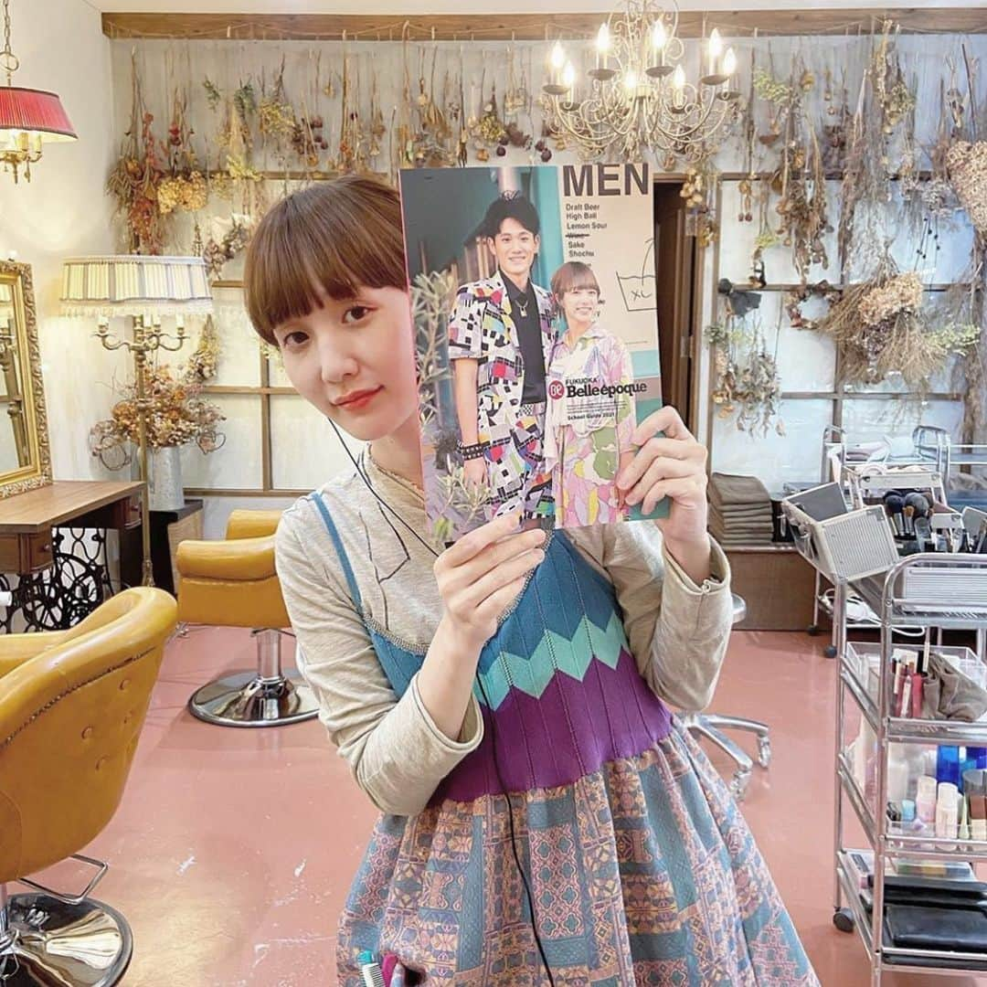 Switch HAIRさんのインスタグラム写真 - (Switch HAIRInstagram)「switchスタイリストのタカキユウコが、今年も母校ベルエポック美容専門学校2021年度入学案内のパンフレット表紙のヘアメイクを担当させていただきました❣️ メイクは　@hyuga_0911 💄 是非チェックしてみてくださいね😉🤍 #タカキユウコ #ベルパンフ2021 #福岡ベル#福岡ベルエポック美容専門学校  #福岡美容室#大名美容室 #switchhairfukuoka」2月8日 20時05分 - switch_hair