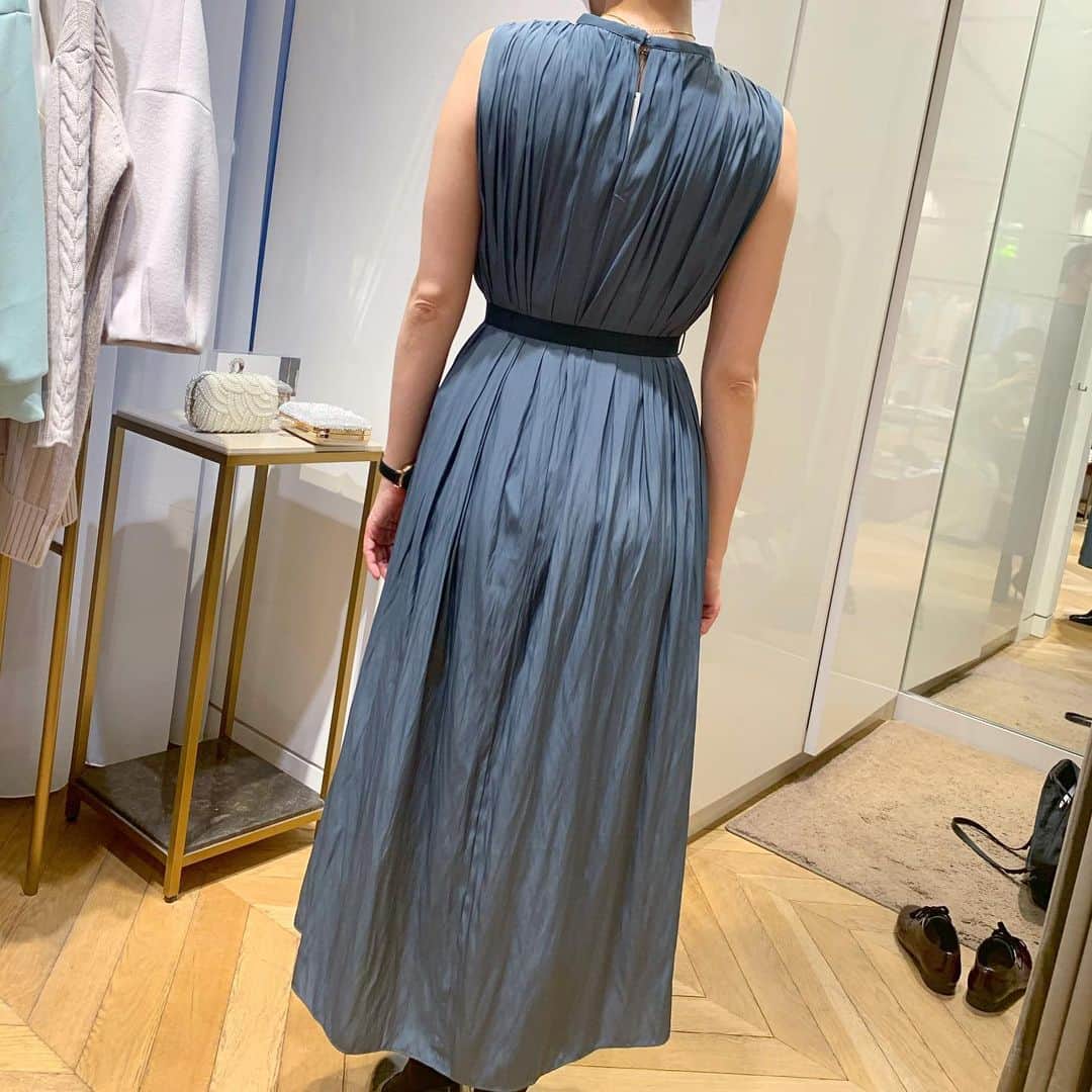 のインスタグラム：「. マスクで失礼します💦 . この服買おうかとってもとっても悩んでるんですが、どう思いますか？ . って言う二枚と、今年初の　#いちごだいふく  を、#芽吹ゆきな ちゃんと食べに行ったって言う写真です❤️ . 本人に聞けてないのと、私の髪型がリーゼントみたいだったので、2人の写真は載せませんでした笑笑 . #新宿 #お買い物 #脱ぎ散らかしすぎ  #悩む #買えなかった #どうおもいますか  #久しぶりの再会 #いちごだいふく . . . . . #元宝塚 #花組 #天宮菜生 #シンガー #リハビリメイクセラピスト」