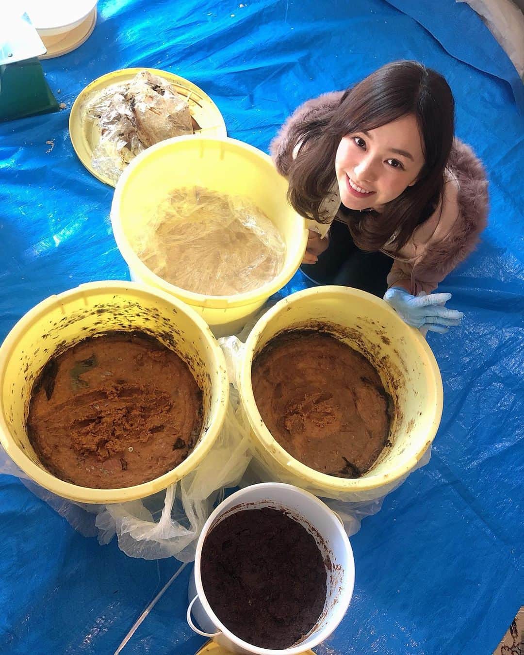 黒澤詩音のインスタグラム：「*﻿ お味噌と、ハートの木♥️﻿ ﻿ #味噌作り４年生 #毎年恒例 #miso #味噌 #味噌作り #アウトドア #薪割り #逗子 #葉山」