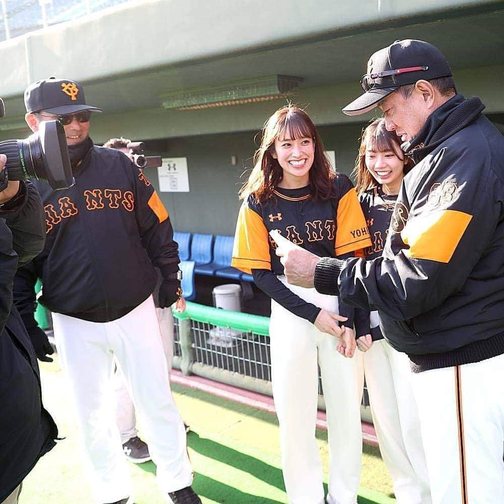 読売巨人軍さんのインスタグラム写真 - (読売巨人軍Instagram)「#春季キャンプ ⚾️ #日向坂46 の #佐々木久美 さん、#高本彩花 さんがキャンプ地・宮崎に🏟️ #原辰徳 監督、#元木大介 ヘッドコーチと対面しました✨ #巨人  #ジャイアンツ  #読売ジャイアンツ #giants  #和と動  #宮崎  #野球  #プロ野球」2月8日 20時16分 - yomiuri.giants