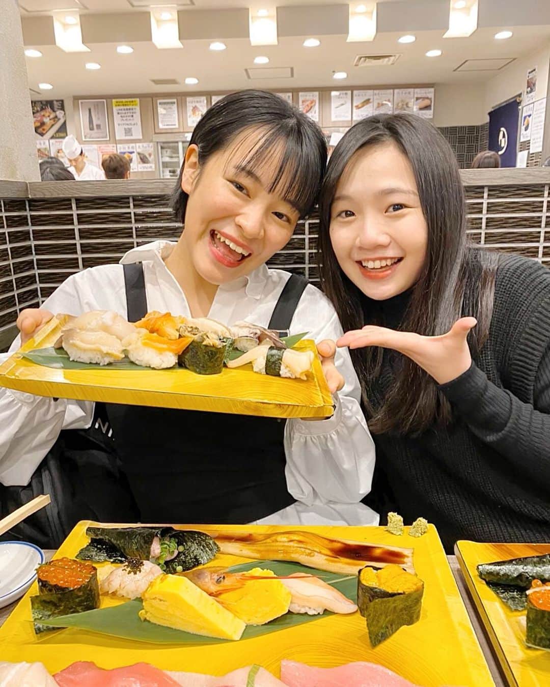 amiのインスタグラム：「#sushi #japanesefood」