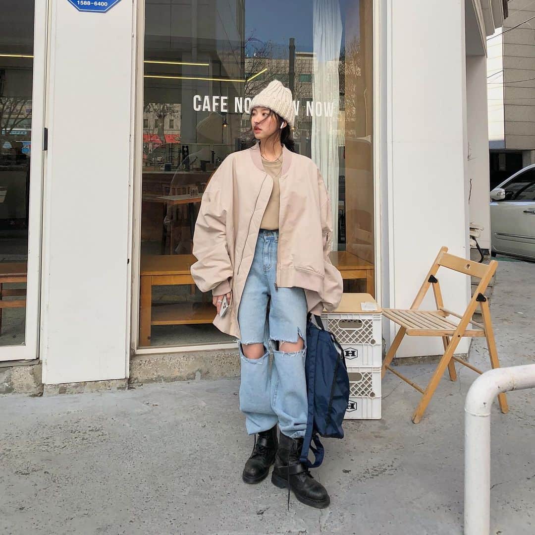 Chuuのインスタグラム：「오랜만에 준비한 스트릿코디🤗  문의폭주😍  발빠르게 한컷구매로 10%할인된 금액으로 만나보실수 있어요!! 고민은 배송만 지연될뿐🙊 현명한쇼핑 고고띵!! #chuuseoul」