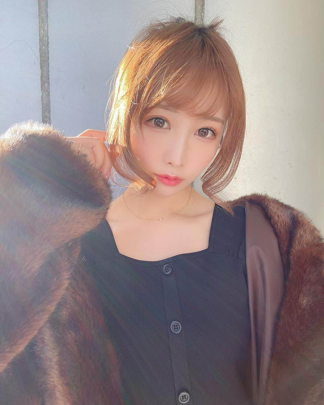 しらほしなつみさんのインスタグラム写真 - (しらほしなつみInstagram)「❤︎ 最近髪が伸びてきて微妙な長さだから絶対巻いてポニーテールしないと出掛けたくない😇 明日はワンフェス！ あみあみブースのstartalkにてキズナアイのコスプレで待ってるよ💕 ・ #ポニーテール #ヘアアレンジ #hairstyle #me #kawaii #japanesegirl #model #makeup #メイクアップ #カラコン #コスプレイヤー #角色扮演者 #粉我 #彩妆 #cosplayer #팔로우 #데일리메이크업 #뷰티스타그램 #메이크업 #데일리룩 #しらほしなつみ」2月8日 20時48分 - shirahoshi.natsumi