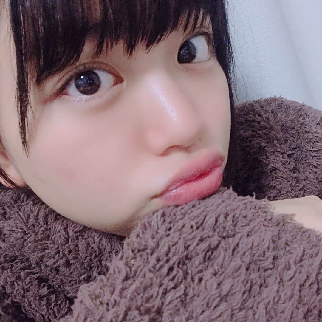 吉田万葉のインスタグラム：「もふもふ🧸💗 みんなもあったかくしてね︎◡̈ おやすみなさい🐑💭 #もふもふ #くまコーデ」