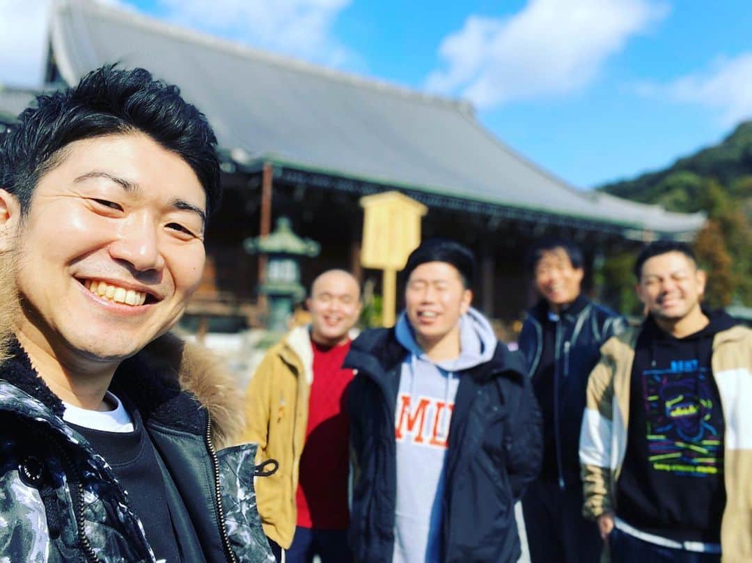 吉田裕さんのインスタグラム写真 - (吉田裕Instagram)「祇園花月の合間！ 知恩院に行って来ました！ #いつピントあうねん このメンバーは月曜日まで！ #座長trail #3月4日待ってます」2月8日 21時11分 - y.yutaka