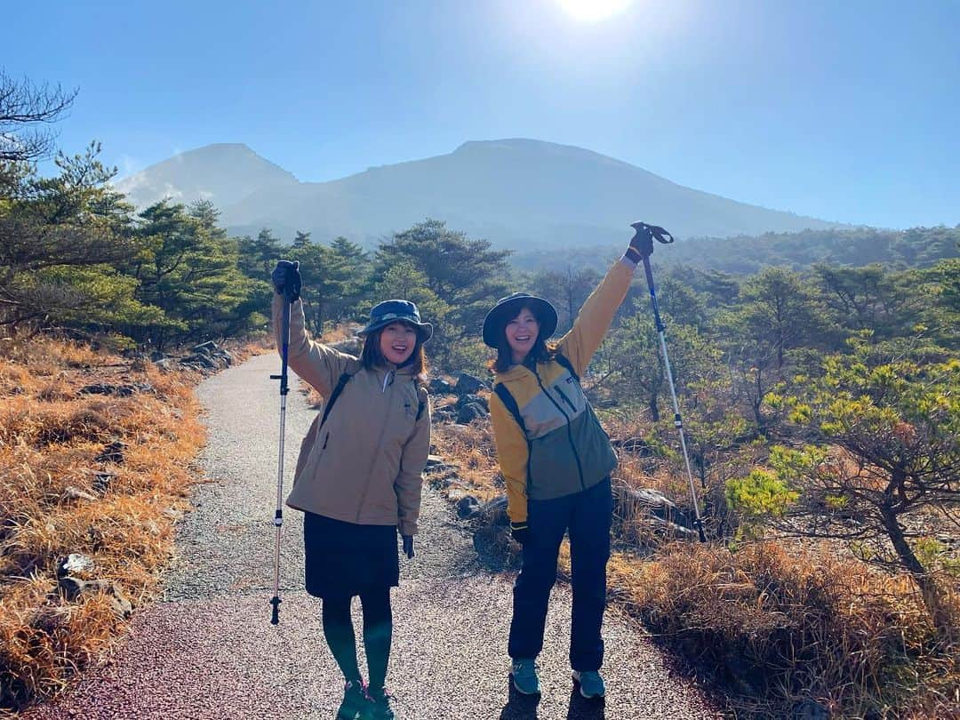 上杉あずささんのインスタグラム写真 - (上杉あずさInstagram)「. 登山トレーニングへ💪🏼⚾️ #登山部 #⛰ #あずさんぽ #ゆうさんぽ #韓国岳 #登山 #やる気満々 #ニュー登山スタイル #雪山 #今年初雪 #宮崎 #えびの高原 #寒 #mounting #mountain #training #trip #anothersky #misteryhunters #areyoumistery #youismistery #real #karakunidake #miyazaki #kagoshima #kyushu #climbing」2月8日 21時04分 - azumacks