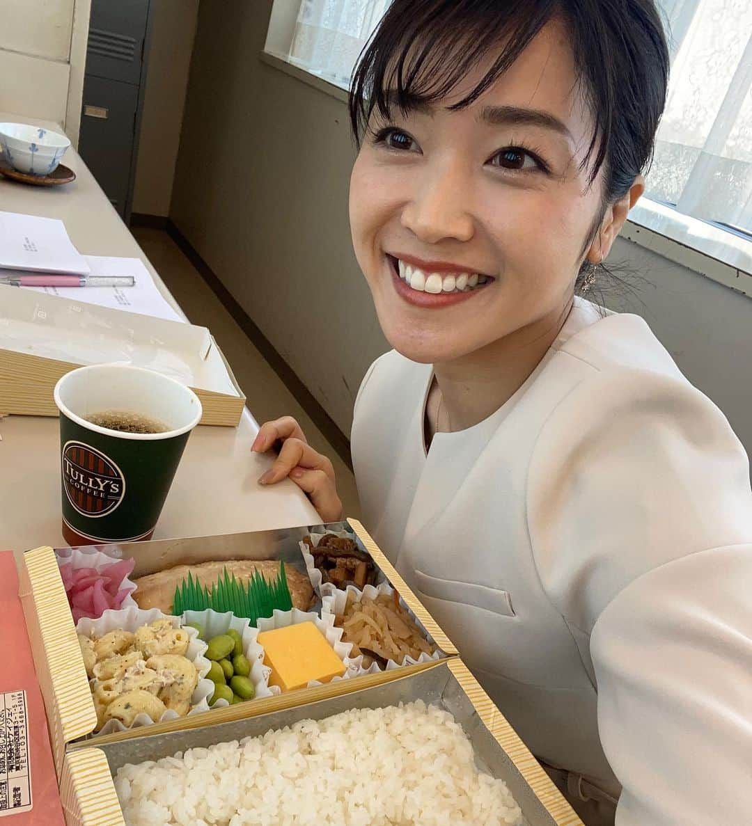 佐藤美樹さんのインスタグラム写真 - (佐藤美樹Instagram)「朝日新聞社が主催する医療フォーラムの総合司会🎤前回に続き、またご依頼頂けたことが本当に嬉しく、モチベーションが高まりました。 ･･････････････････････････････ #朝日新聞  #記事にもなるそう #医療系  #フォーラム  #好きな仕事  #スーツスタイル  #完璧なサポートに感謝 #お弁当 は #金兵衛  #早く食べたいけど喜びの一枚 #テンション上 #vr体験  #健康が1番  #講演会  #司会者  #フリーアナウンサー  #佐藤美樹」2月8日 21時43分 - satomiki0224