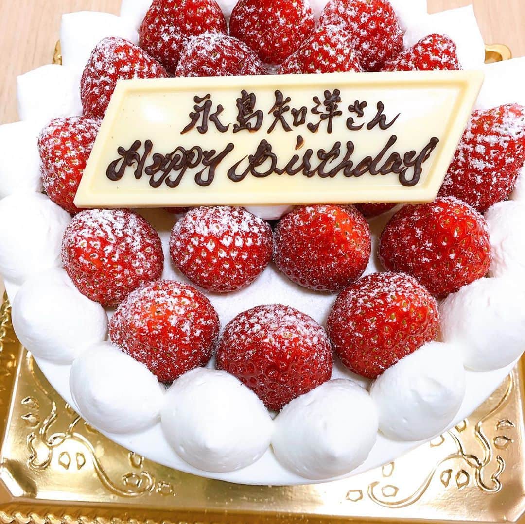 永島知洋さんのインスタグラム写真 - (永島知洋Instagram)「41歳になりました！ 皆さん昨日のAbemaTVではありがとうございました！ 立派なケーキまで！！ 今年は厄年ですが。 頑張りまーす！ #永島知洋 #41歳 #バースデーケーキ #アベマtv  #ボートレース」2月8日 22時14分 - tomohiro.nagashima