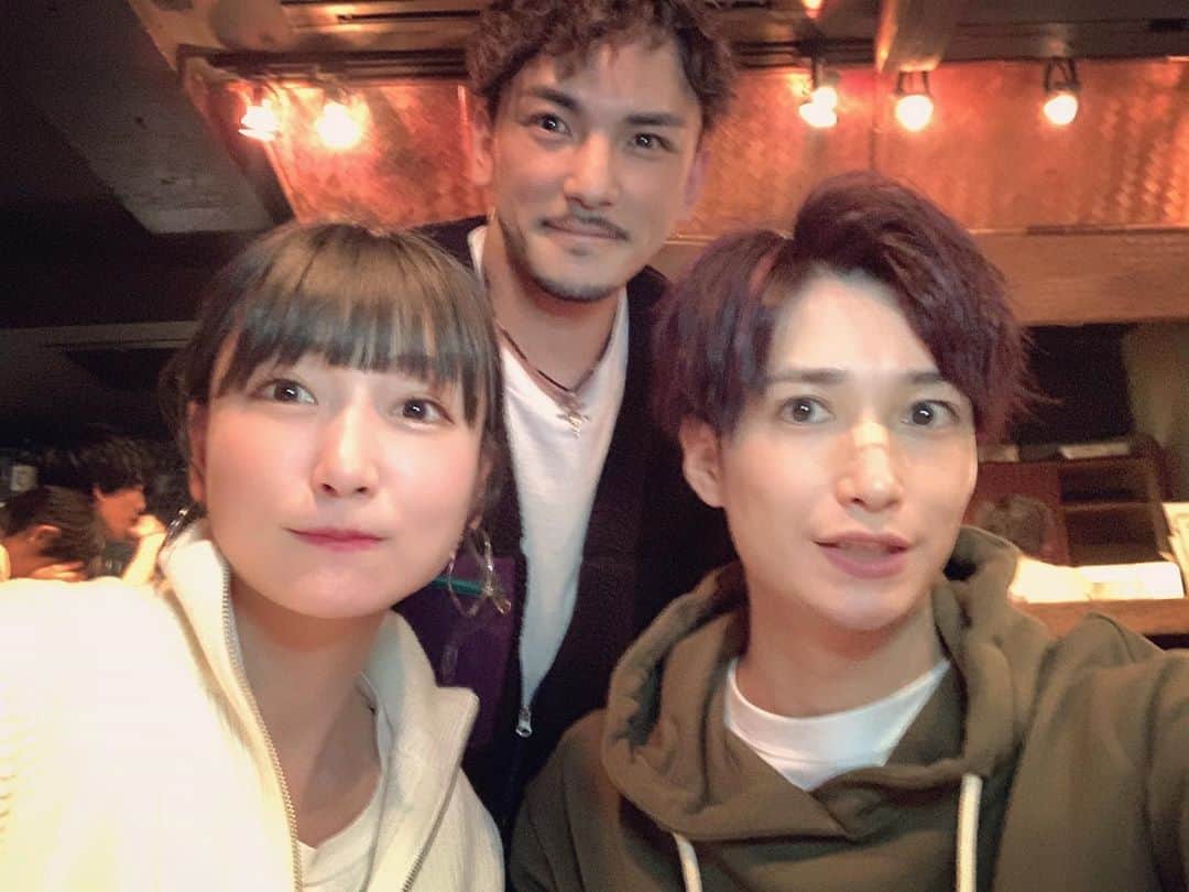 桃さんのインスタグラム写真 - (桃Instagram)「アフリカンジャーニーお疲れ様ーーーー！なヒデと、いつものかっちと🍻  #あいのり　#アフリカンジャーニー　#ヒデ　#井深克彦」2月8日 22時46分 - momo.official