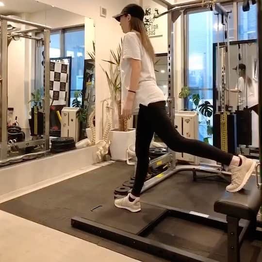 長谷川唯のインスタグラム：「・ ・ 苦手分野の足トレーニング🤢苦手だからこそ得意になる💪🏻🧡休みの日のtrainingは良きよき✨ ・ ・ #training #workout #gymgirl #ジム女子 #パーソナルトレーニング #today」