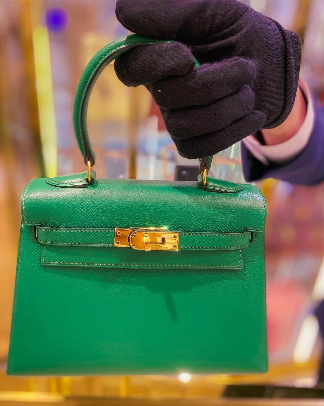 RJMStyleのインスタグラム：「That perfect summer evening bag..🌈 #hermes」