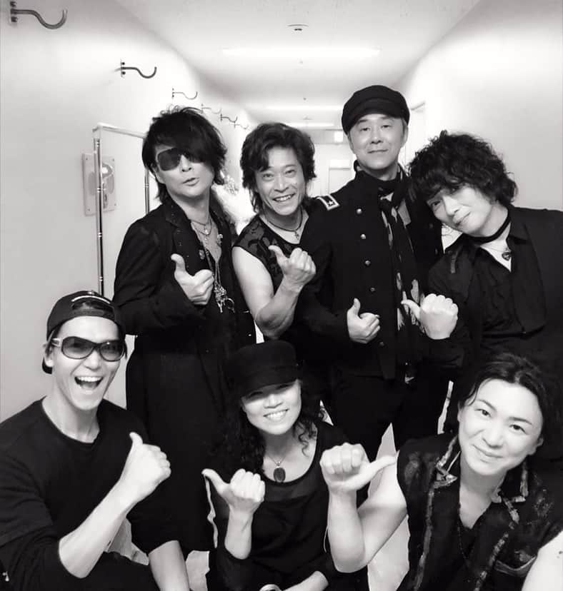 SHINPEIのインスタグラム：「T-BOLAN LIVE HEAVEN 2020﻿ 「the Best」～繋～ ﻿ ﻿ ギターに出会う前からずっと聴いていたし、﻿ ギターを始めてからはさらに聴き込んでもう20年以上経つ、T-BOLANさんの音楽。﻿ ﻿ 生で数々の名曲たちを体感出来て、感動の嵐でした。﻿ ﻿ 森友さん﻿ 五味さん﻿ 上野さん﻿ 青木さん﻿ 坪倉さん﻿ NATCHINさん﻿ ﻿ 音楽界のレジェンドが放つ圧巻のライブに刺激を頂きました、ありがとうございました！」
