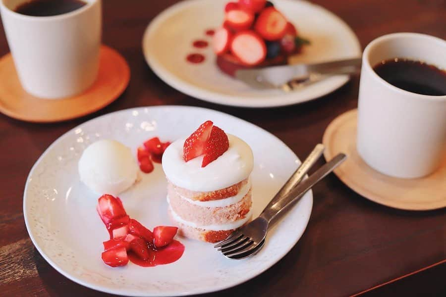 木南清香さんのインスタグラム写真 - (木南清香Instagram)「🍓☕️🧁 ・ ・ ここのケーキ、大好き🧁 ・ #🍓 #ガトーフレーズ #ストロベリータルト #おやつの時間 #aminchi」2月8日 23時34分 - kinami_sayaka