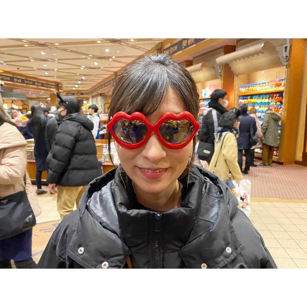 林唯衣さんのインスタグラム写真 - (林唯衣Instagram)「中野の今年の目標は「似合うサングラスと帽子を見つける」ことに決まったそうです、乞うご期待！イェア！　#これでも可愛く撮れた10枚です　#ハヤシ旅」2月9日 10時31分 - yui__hayashi