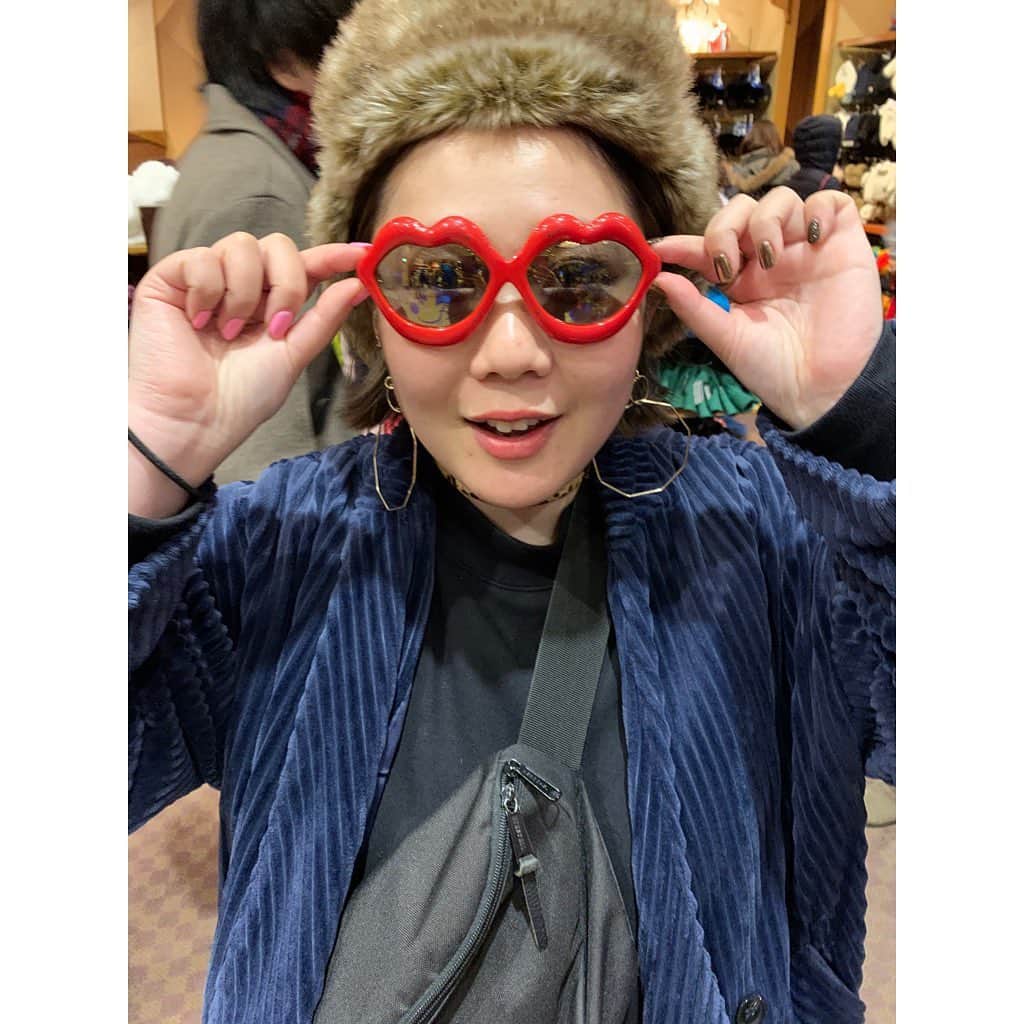 林唯衣さんのインスタグラム写真 - (林唯衣Instagram)「中野の今年の目標は「似合うサングラスと帽子を見つける」ことに決まったそうです、乞うご期待！イェア！　#これでも可愛く撮れた10枚です　#ハヤシ旅」2月9日 10時31分 - yui__hayashi