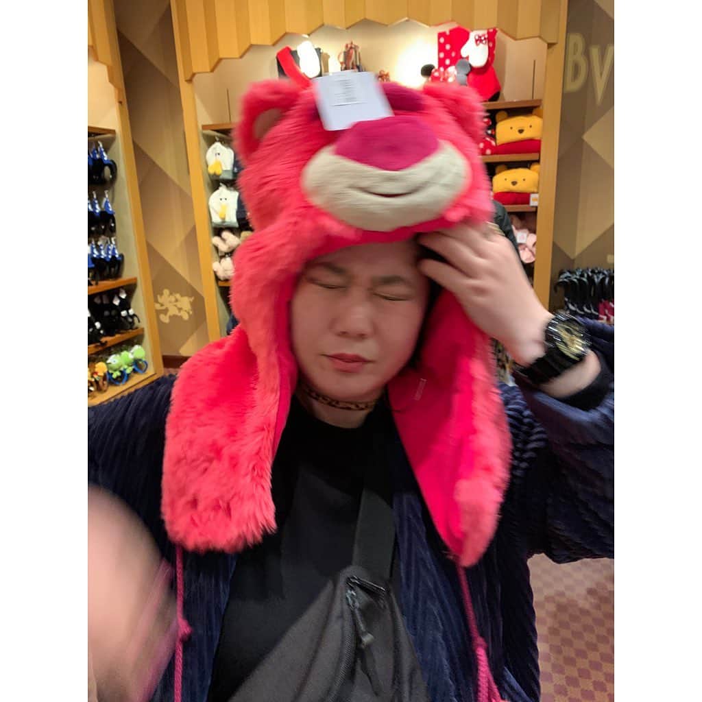 林唯衣さんのインスタグラム写真 - (林唯衣Instagram)「中野の今年の目標は「似合うサングラスと帽子を見つける」ことに決まったそうです、乞うご期待！イェア！　#これでも可愛く撮れた10枚です　#ハヤシ旅」2月9日 10時31分 - yui__hayashi