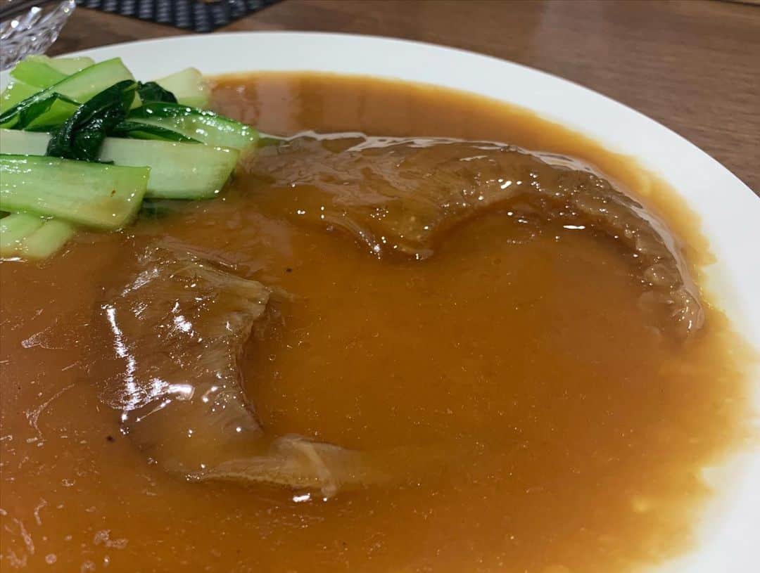 青山有紀さんのインスタグラム写真 - (青山有紀Instagram)「実家近くのマダム紅蘭さんへ。牡蠣のチリソースとかかぶとホタテのスープとか、カニ春雨も美味しかったな。 亡くなる前にパパとランチ食べに行った時と同じ席で嬉しかった🙏💕」2月9日 9時11分 - yukiaoya
