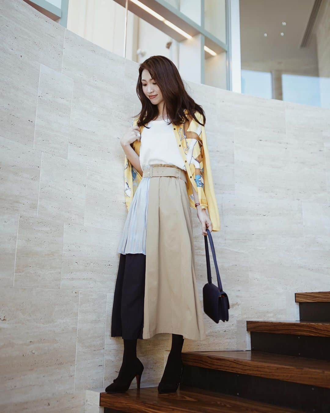 喜田彩子さんのインスタグラム写真 - (喜田彩子Instagram)「﻿ ﻿ ランチの日コーデ💛﻿ ﻿ ﻿ CARDIGAN・BAG... @hermes ﻿ TOPS... @stunninglure ﻿ SKIRT... @leoryxebloa_official ﻿ SHOES... MA CHERIE﻿ ﻿ 張り切りすぎない、きれい目コーデで♩﻿ ﻿ ﻿ #fashion #outfit #ootd #coordinate #simple  #instagood #mamacode #mom  #엄마 #패션 #156センチコーデ #sサイズコーデ #お出かけコーデ #冬コーデ #春コーデ #シンプルコーデ #ファッション #コーディネート #コーデ #ママ #ママコーデ #スカートコーデ #きれいめコーデ #きれいめカジュアル #きれいめファッション ﻿ ﻿」2月9日 9時32分 - ayacokida