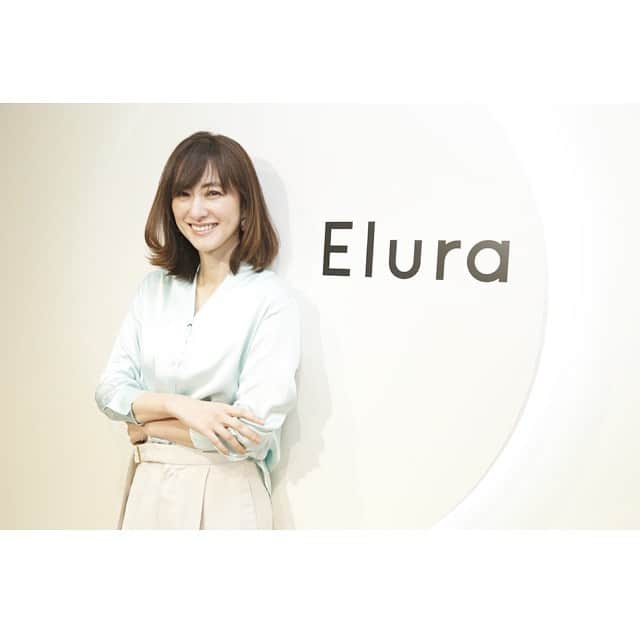前田ゆかのインスタグラム：「「きめいろ診断」で自分に似合う サテンのブラウスとリップも選んでもらいました！ ＊ いつも選ばない形にカラーは客観的に選んでもらうと不思議と纏える〜 いつも好きなカラーを選びがちなので時には見てもらうといいですね！ 新鮮✨✨ @elura_official エルーラSS展示会で  @kyokomuto0628 京子さんと一緒に行ってきました✨ ＊ ＊ ビジネスシーンに合うセットアップや カラーバリエーション豊富なカジュアルなパーカー、オンとオフどちらのシーンでも映えてお手頃な価格帯がうれしい。  ライフスタイルに合わせて欲しくなりオーダーしてきました✨  @coffret_dor_official  春はファッションも軽やかにそれに合わせて進化したリップも纏いたい。 ＊ なめらかになじむベージュ。春の唇✨ BE-240ベージュ系 カラーは春色にシフトです！！！ #elura #エルーラ#きめいろ #コフレドール#スキンシンクロルージュ #前田ゆか」