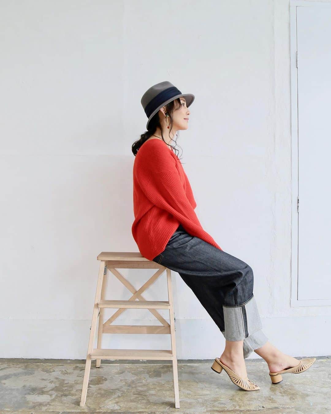 田中美里のインスタグラム：「ニクの日。 43歳になりました。  物事はシンプルに。  人より時間はかかるけど やれないことはコツコツと。  世の中は知らないことだらけ。  わかったつもりにならないで 43歳も日々学びたいなと思います。  皆さま、いつも ありがとうございます。 これからもどうぞよろしくお願い致します。  #お誕生日 #2月9日 #ニクの日 #お肉大好き  photo by fujiko」