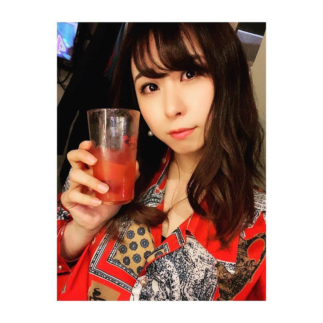 河原まゆさんのインスタグラム写真 - (河原まゆInstagram)「隣で飲んでもいい？」2月9日 2時03分 - kawamayuuu