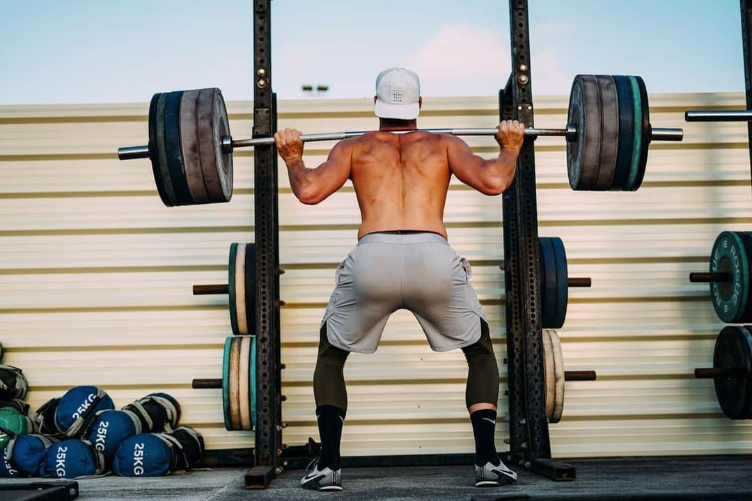 トーマス・レーラーさんのインスタグラム写真 - (トーマス・レーラーInstagram)「Squats Saturday 🤨 #squats #squatit #throwers #workout #glutes #athletiktraining #metcon」2月9日 2時21分 - thomasroehler