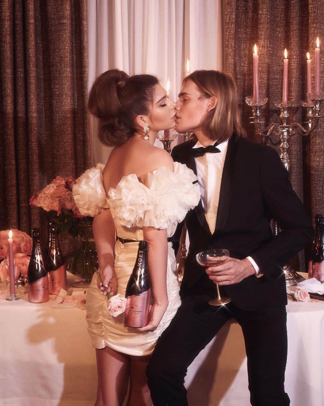 Ton Heukelsのインスタグラム：「Love, candlelight, food and so much champagne she needed to hide the bottle from me, our pre-Valentine’s Day date couldn’t be better! Big thank you to @moetchandon for organizing this amazing night for us with the exclusive Moët & Chandon Rosé Impérial Signature Limited Edition #moetmoment」
