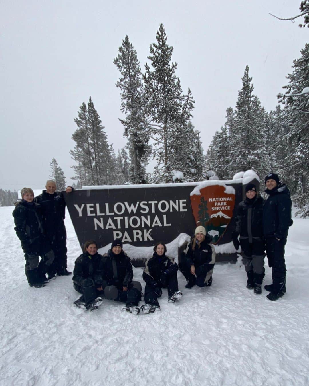 ポーラ・クリーマーさんのインスタグラム写真 - (ポーラ・クリーマーInstagram)「Yellowstone National Park, beautiful doesn’t do you justice!!!!! This was one of the best experiences I have ever had. #snowmobile #passenger😂  #sorryforthepoorvideoskillsmyhandwasfrozen」2月9日 2時50分 - paulacreamer1