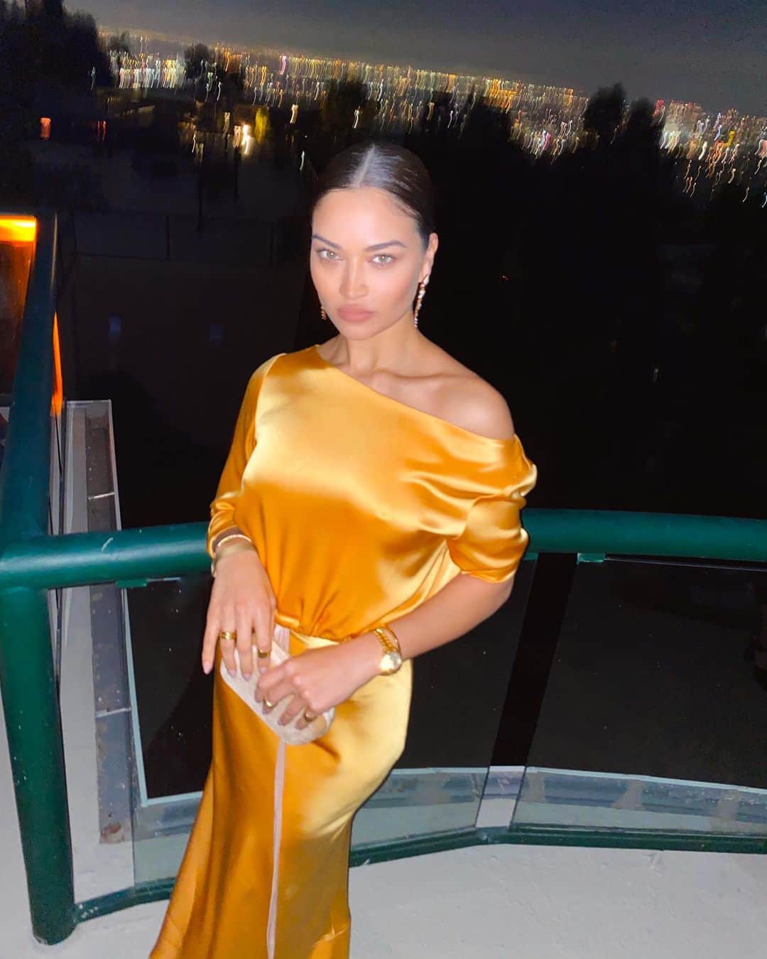 シャニーナ・シャイクのインスタグラム：「Lakers yellow 💛💜 #oscars」