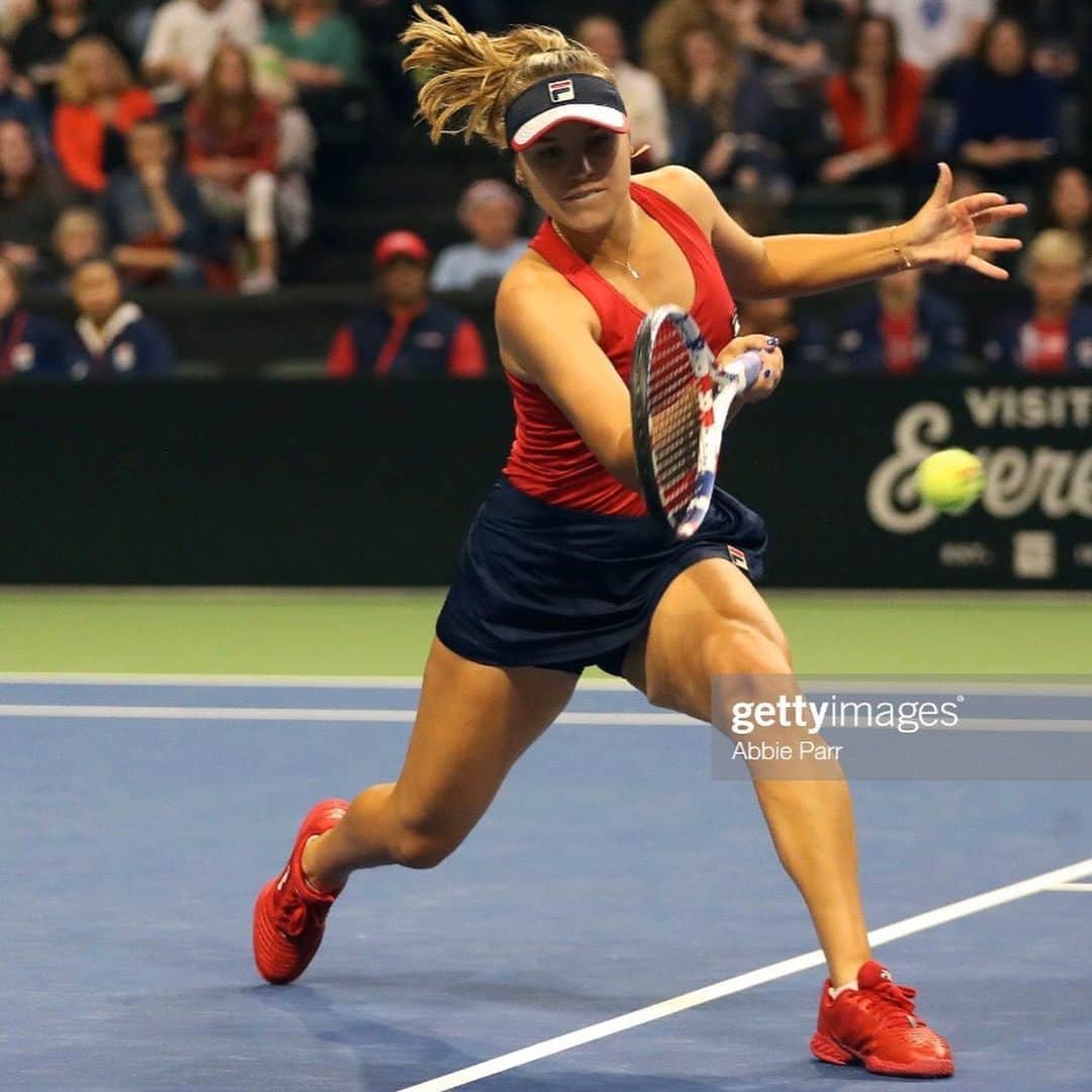 のインスタグラム：「Keeping it rolling 🇺🇸 vs. 🇱🇻 #FEDCUP Btw Kathy my challenge was finally correct 🙄😃」
