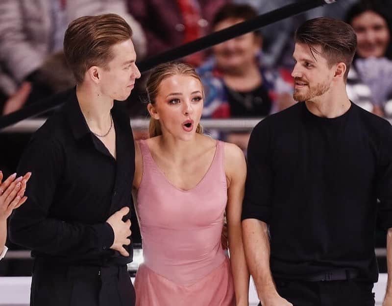 アレクサンドラ・ステパノワのインスタグラム：「Всем хорошего настроения🤪」