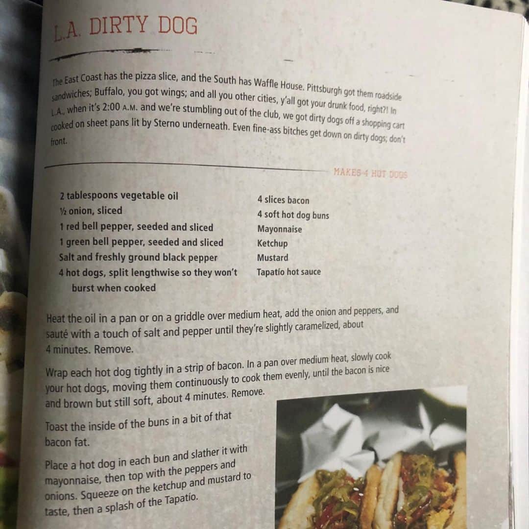 ドリュー・バリモアさんのインスタグラム写真 - (ドリュー・バリモアInstagram)「#FOODIEWEEK inspired by @chefroychoi today! Making chili spaghetti and dirty dogs🍝 🌭 at home with Pilar (I’m adding the recipes to my insta stories!) #roychoi」2月9日 4時00分 - drewbarrymore