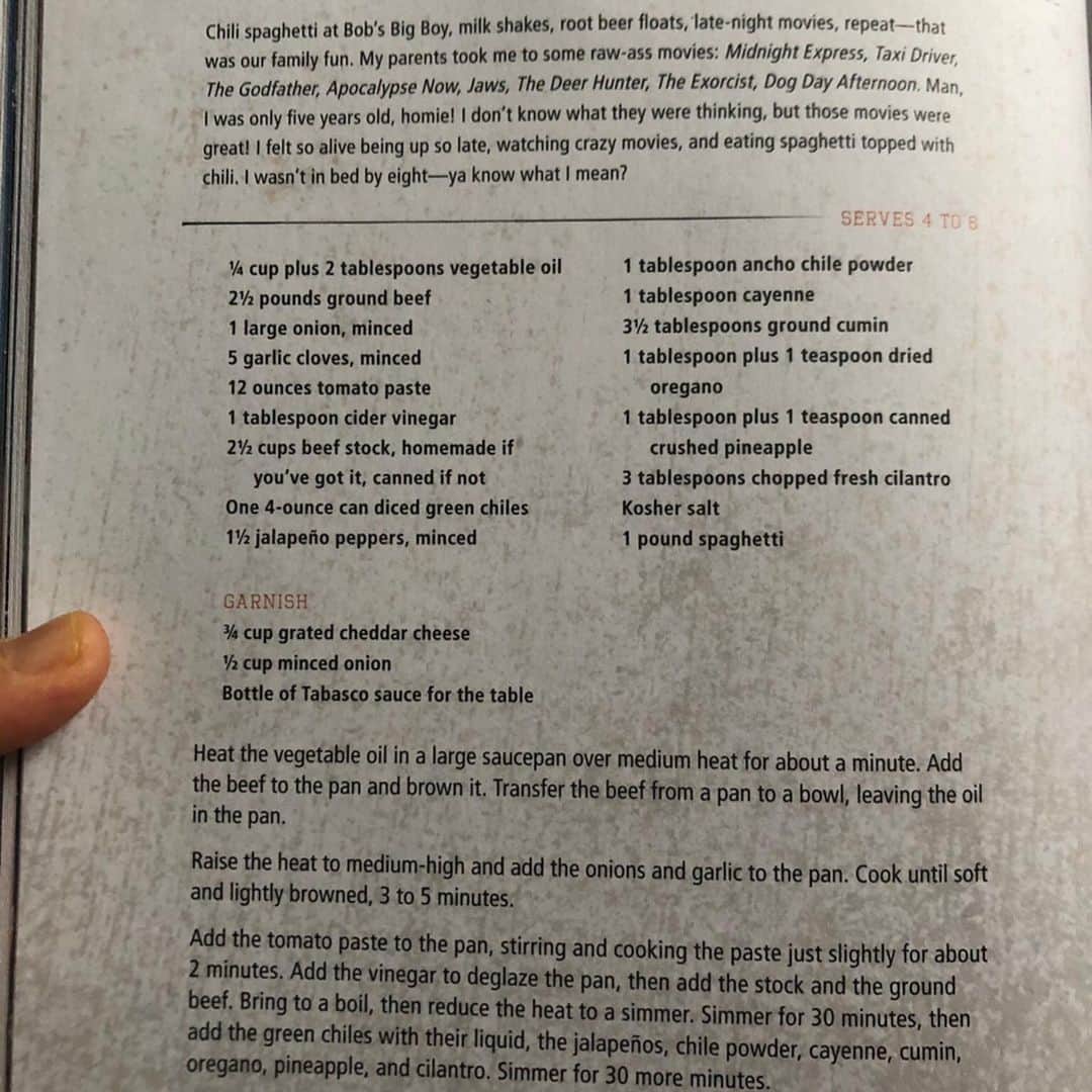 ドリュー・バリモアさんのインスタグラム写真 - (ドリュー・バリモアInstagram)「#FOODIEWEEK inspired by @chefroychoi today! Making chili spaghetti and dirty dogs🍝 🌭 at home with Pilar (I’m adding the recipes to my insta stories!) #roychoi」2月9日 4時00分 - drewbarrymore