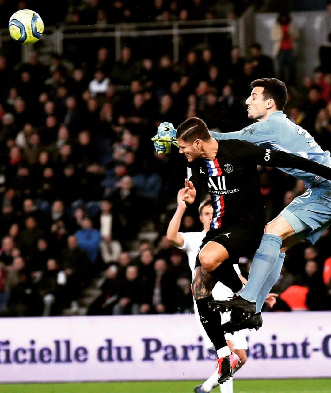 マウロ・イカルディさんのインスタグラム写真 - (マウロ・イカルディInstagram)「À demain 🔴🔵⚽️ @psg」2月9日 4時27分 - mauroicardi