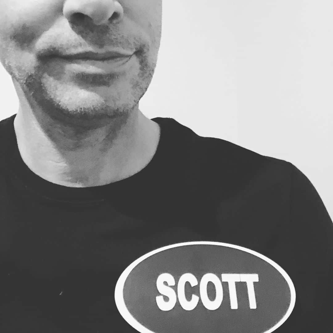 スコット・フォーリーのインスタグラム：「Just sayin’ I’m not sayin’. #gameshowsaturday」