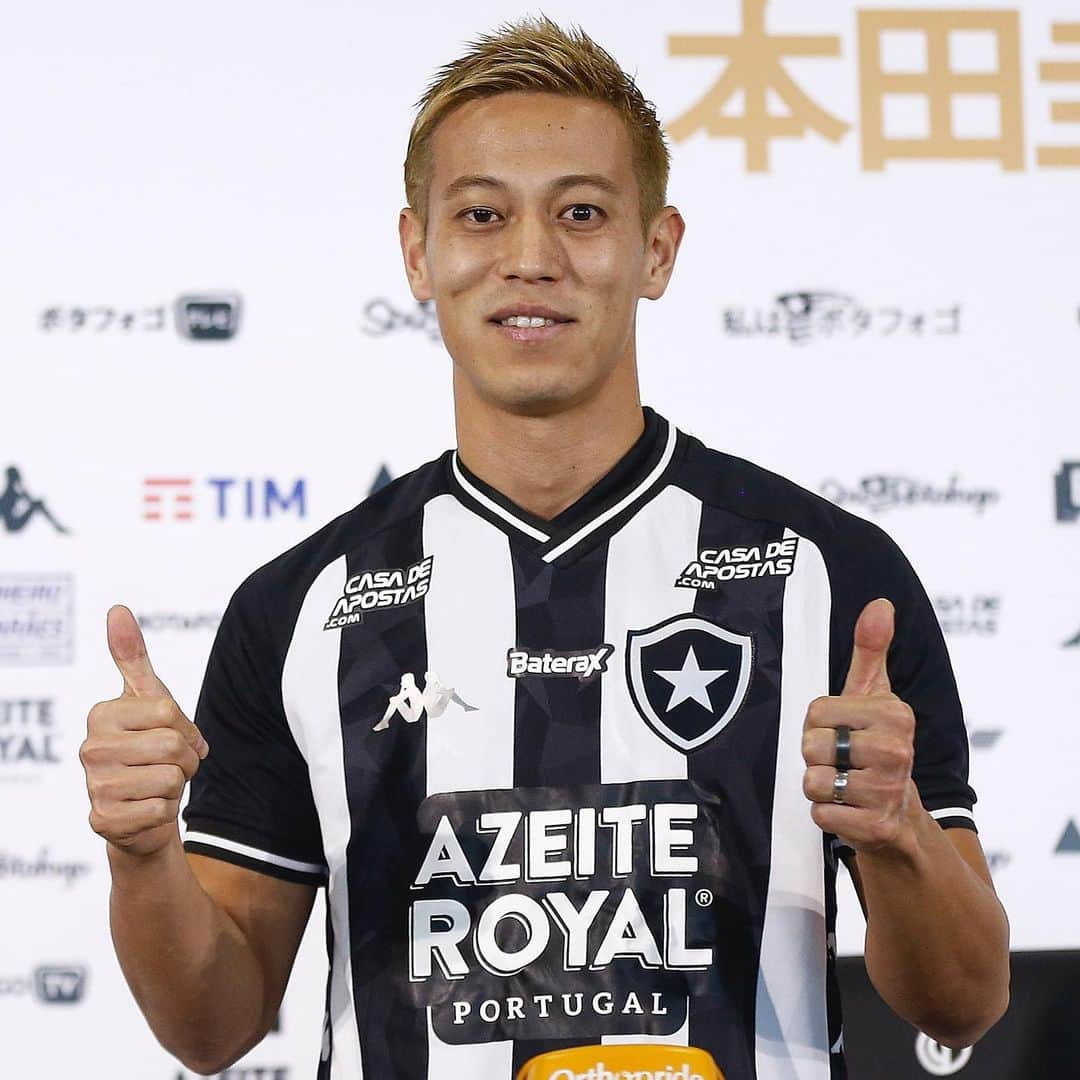 サッカーキングさんのインスタグラム写真 - (サッカーキングInstagram)「. 背番号は「4」 . 📷Photo by Wagner Meier/Getty Images . #本田圭佑 #keisukehonda  #ボタフォゴ #botafogo #ブラジル #🇧🇷 #サッカー #football #futbol #⚽️ #サッカーキング」2月9日 5時07分 - soccerkingjp