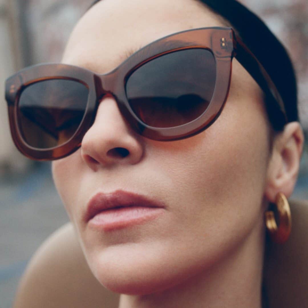 ZARAさんのインスタグラム写真 - (ZARAInstagram)「SUNGLASSES. Our new shades are made of acetate.  High quality. Stronger. More durable. A timeless statement to any look #zaranewin #zarawoman  Ref 3147/005」2月9日 5時15分 - zara