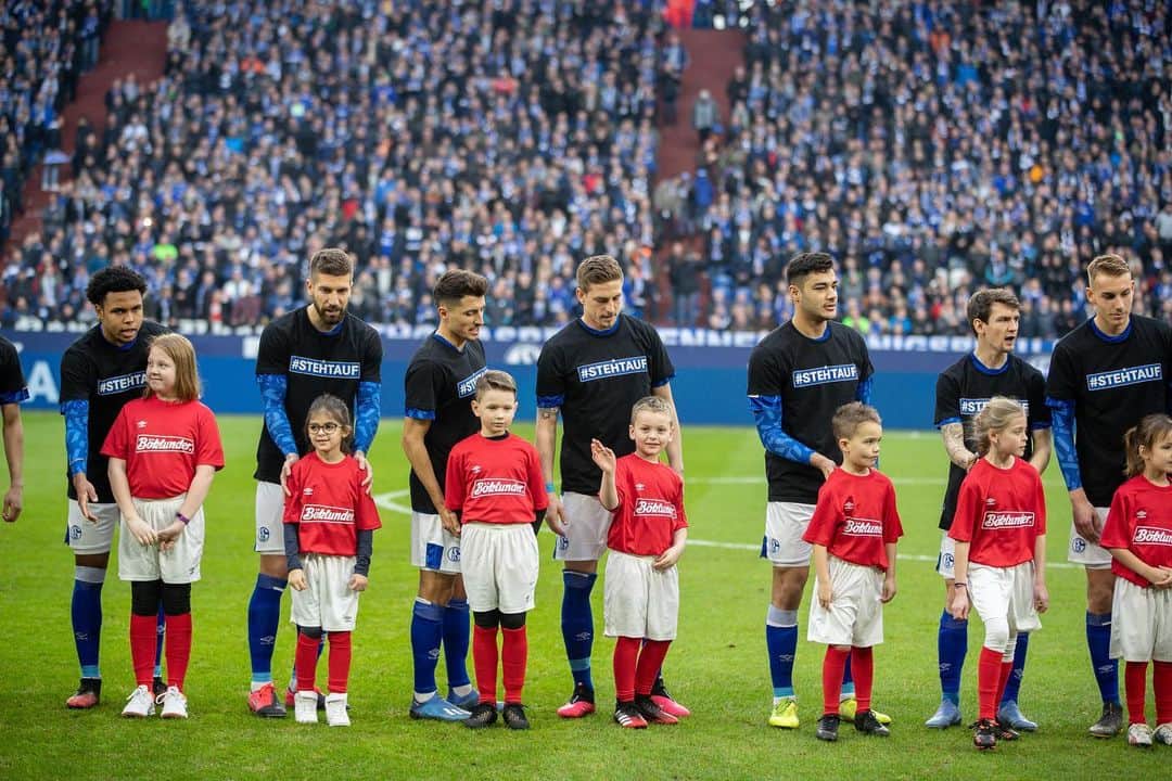 マティヤ・ナスタシッチのインスタグラム：「Das Unentschieden gegen Paderborn entspricht leider nicht dem, was wir uns für heute vorgenommen haben! 😟 Danke für eure Unterstützung! ⚒🔵⚪ #S04SCP #GEfans #nurderS04 #WirLebenDich @s04 #MN5」