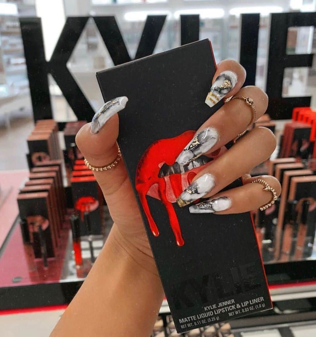 Kylie Cosmeticsさんのインスタグラム写真 - (Kylie CosmeticsInstagram)「happy weekend ☀️ perfect time to head to @ultabeauty to shop kylie cosmetics💋 #ultabeauty」2月9日 5時56分 - kyliecosmetics