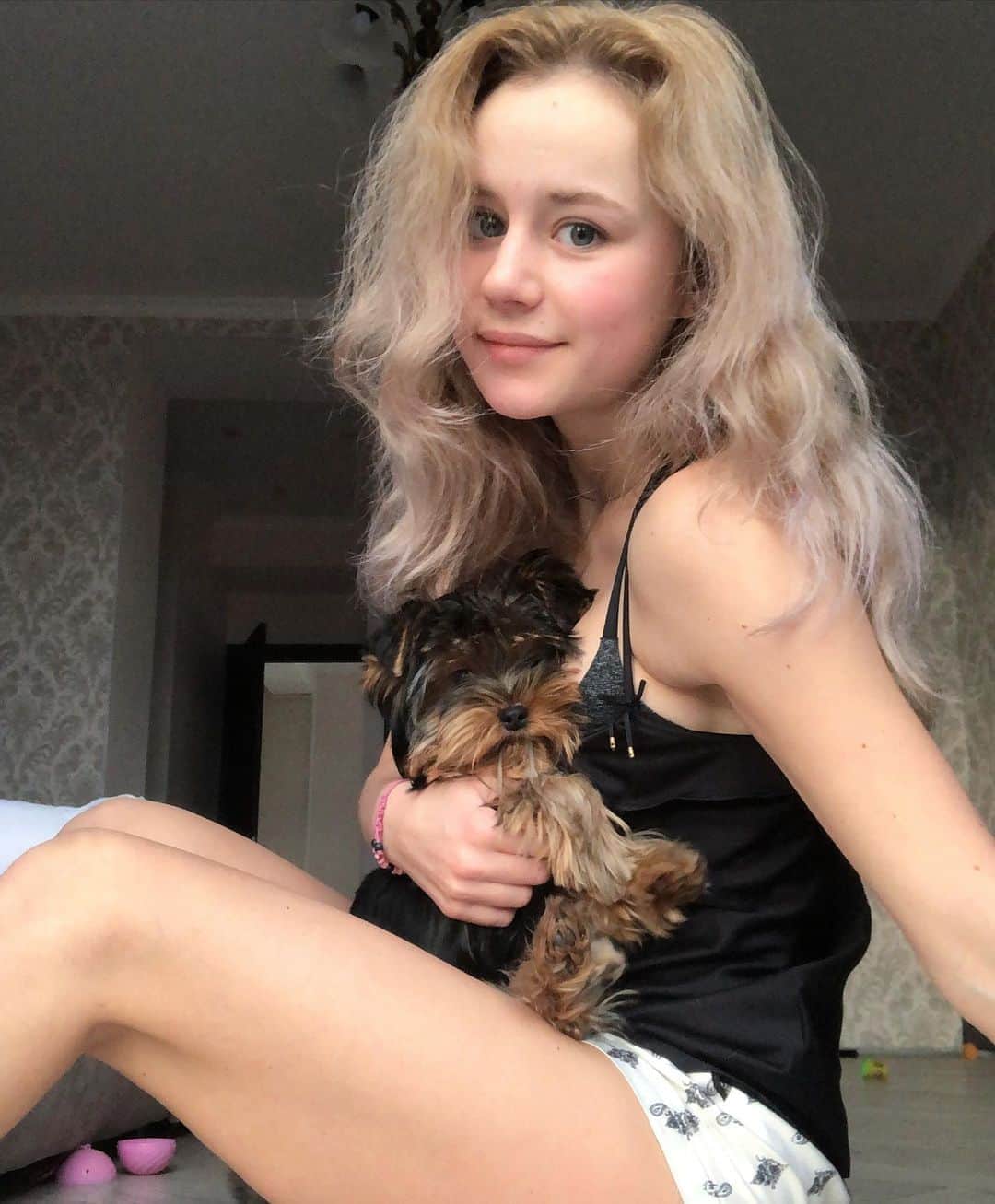 セラフィマ・サハノヴィッチのインスタグラム：「20 годиков🌸🥰 #happybirthday」