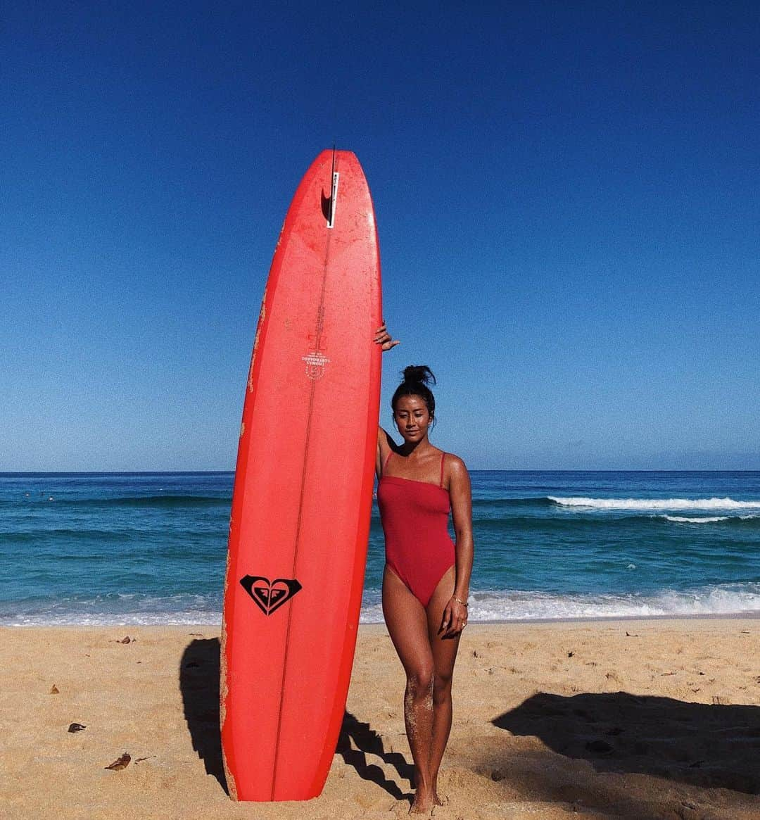 ケリア・モニーツさんのインスタグラム写真 - (ケリア・モニーツInstagram)「I’m gonna make thiS super simple , I only wear @roxy bikinis!!! Haha ONLY! Also, this board is one of my faves by @thomassurfboards 9’2” and gorgeous. Happy weekend thanks for listening ;)」2月9日 6時56分 - keliamoniz