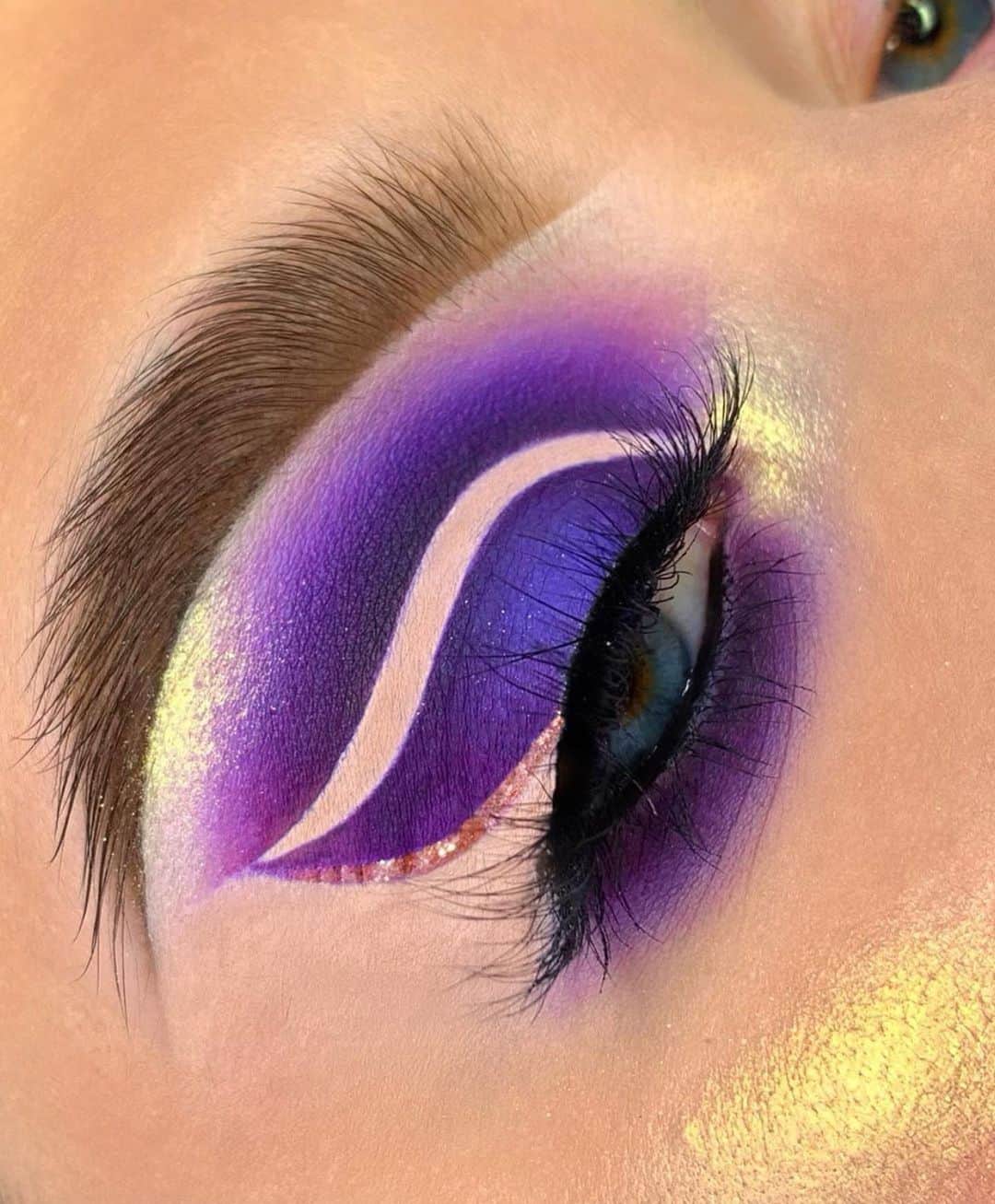 Jeffree Star Cosmeticsさんのインスタグラム写真 - (Jeffree Star CosmeticsInstagram)「Purple punch🍇 @glambystephx created this glam look using our #JAWBREAKER palette 💜 #jeffreestarcosmetics」2月9日 7時04分 - jeffreestarcosmetics