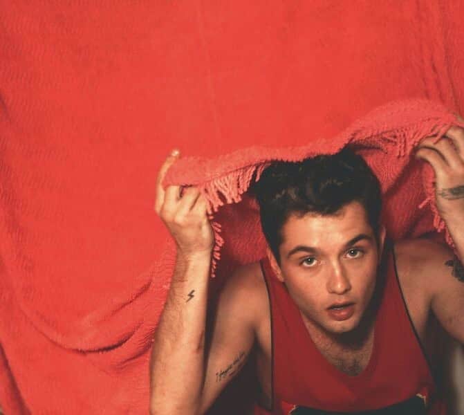 ラファティ・ロウのインスタグラム：「“Rightly mine Out of my mind I’m ya man  Slight of the hand”」