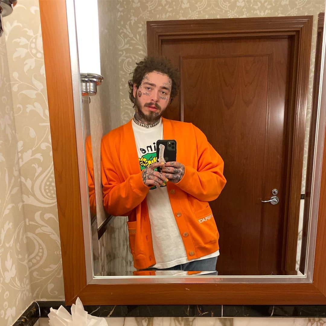 ポスト・マローンさんのインスタグラム写真 - (ポスト・マローンInstagram)「🐛🙈」2月9日 7時40分 - postmalone